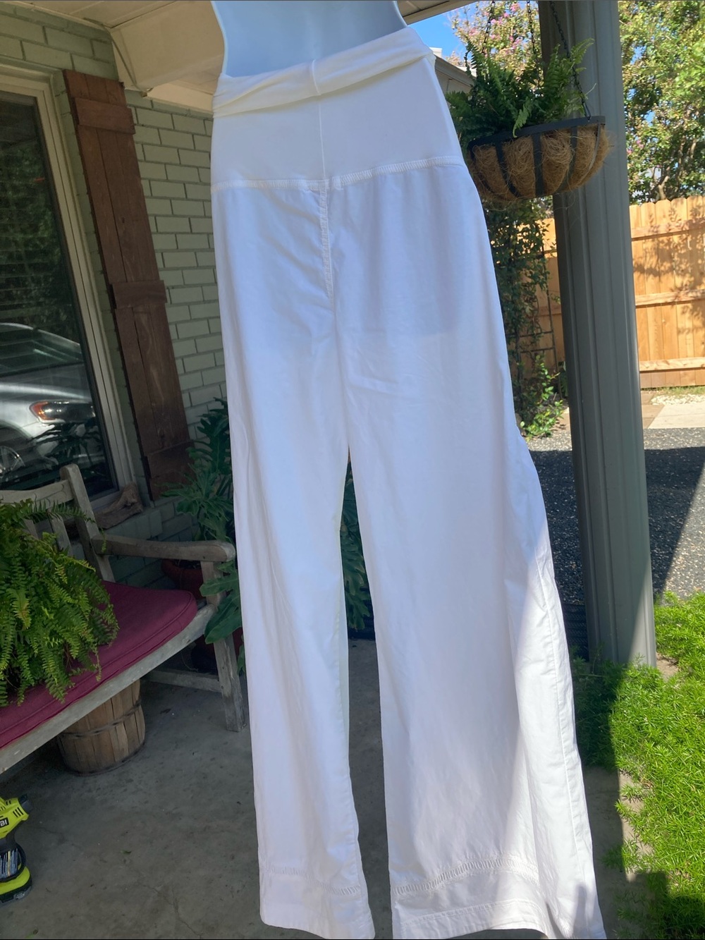 High-Rise White Wide-Leg Cotton Pants. Perfect for summer vacation. - Picture 4 of 13